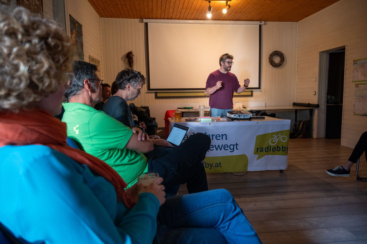 Die Ortsgruppe Tulln traf sich zum Kick-off im Alpenvereinshaus Tulln zu Interaktion und einem spannenden Vortrag zu Tempo 30. (Foto von Ernst Reischauer RL Traismauer)